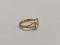 Marguerit ring i forgyldt 925 sterling sølv og emalje, stemplet BH af Bernhard Hertz.