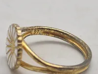 Marguerit ring i forgyldt 925 sterling sølv og emalje, stemplet BH af Bernhard Hertz.