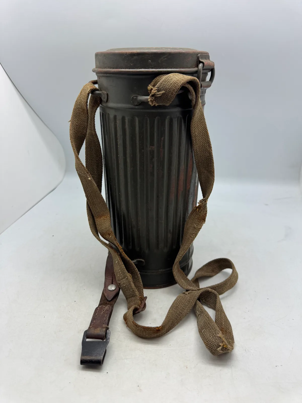 Original Komplet Tysk gasmaske, masken med grøn maling