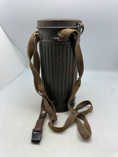 Original Komplet Tysk gasmaske, masken med grøn maling