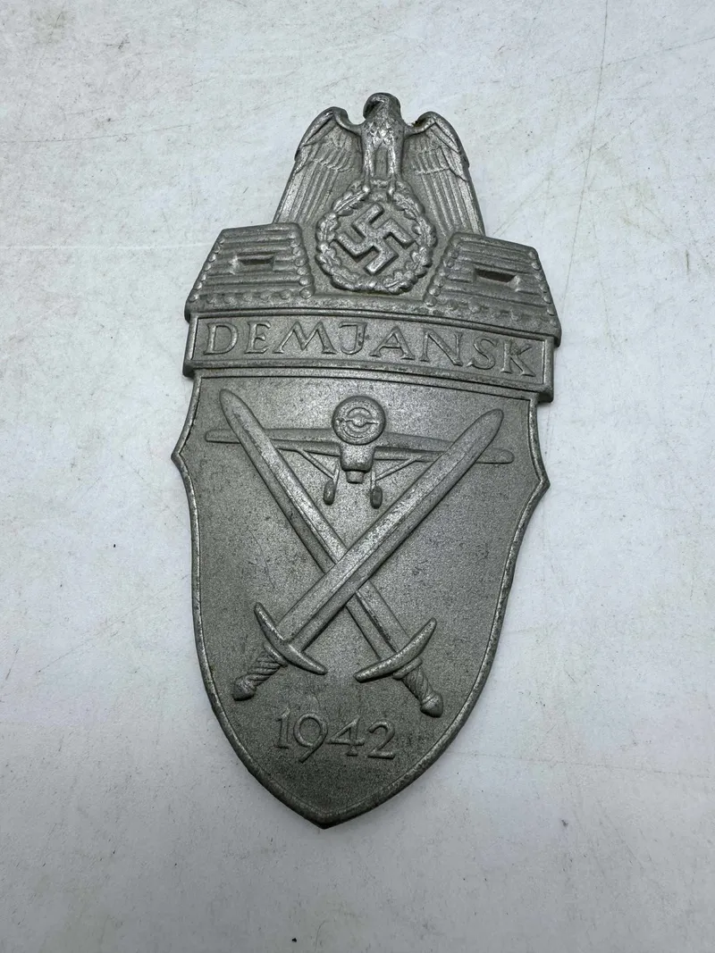 Tysk WW2 Demjansk skjold originalt