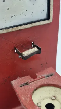 Sjældent toilet skilt i blik, antageligvis Tekno