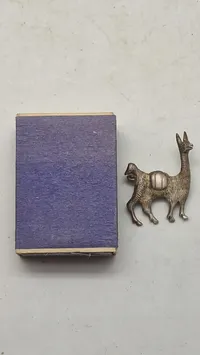 Lama broche af Sterlingsølv