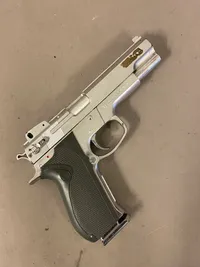 Hardbal pistol, kræver service