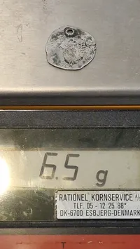 Original mønt kendt som "russiske trådpenge" eller "hamret mønt". Disse mønter er karakteristiske for deres unikke produktionsmetode og blev udstedt fra det 14. til det tidlige 18. År hundrede
