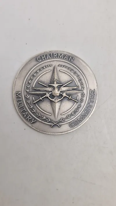 medalje eller mønt med inskriptionen "CHAIRMAN MILITARY COMMITTEE".Givet til Admiral