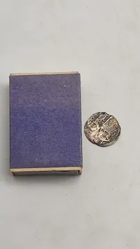 Original byzantinsk mønt, sandsynligvis en bronze Follis, som er blandt de første mønter til at afbilde Jesus Kristus - sølv