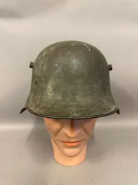 Original WW1 German  WW2 TRANSITIONAL Helmet , taget på D-Dag som souvenir af  Sg Peter E Calisti 1924-2004
