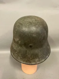 Original WW1 German  WW2 TRANSITIONAL Helmet , taget på D-Dag som souvenir af  Sg Peter E Calisti 1924-2004