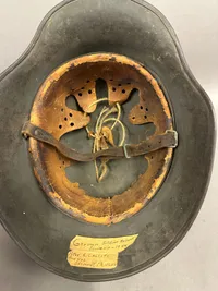 Original WW1 German  WW2 TRANSITIONAL Helmet , taget på D-Dag som souvenir af  Sg Peter E Calisti 1924-2004