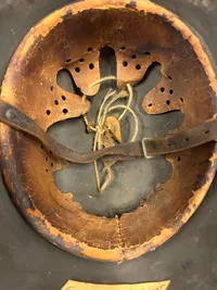 Original WW1 German  WW2 TRANSITIONAL Helmet , taget på D-Dag som souvenir af  Sg Peter E Calisti 1924-2004