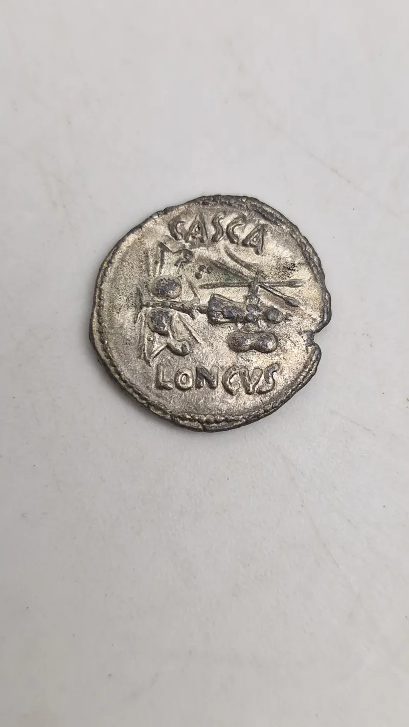 denar, præget under L. Mussidius Longus i 42 f.Kr - Reproduktion (Sølv)