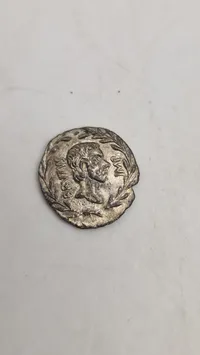 denar, præget under L. Mussidius Longus i 42 f.Kr - Reproduktion (Sølv)