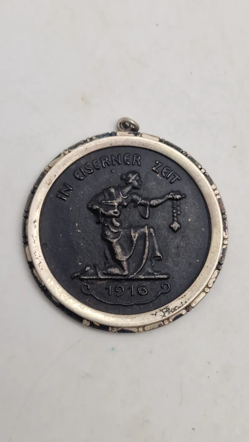 Original tysk medalje fra Første Verdenskrig, kendt som "In Eiserner Zeit 1916" (I Jerntiden 1916).