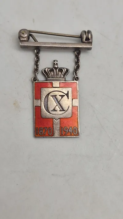 Originalt Georg Jensen kongemærke, sterlingsølv og emalje