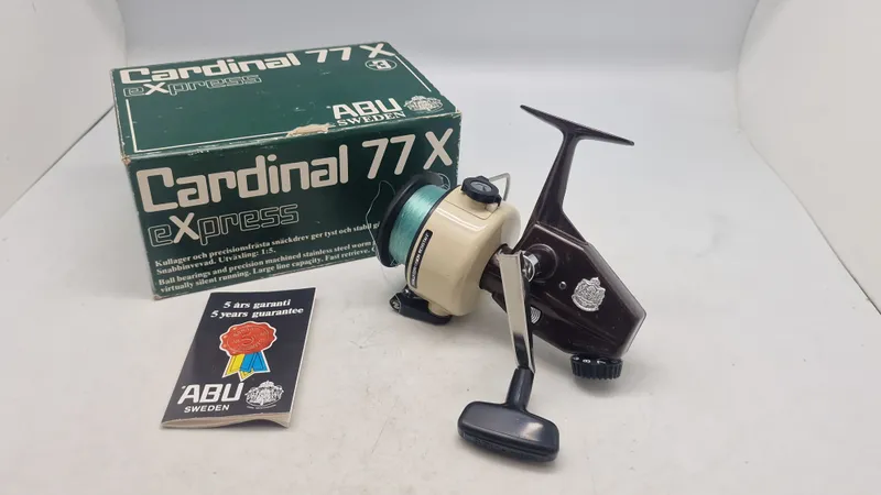 Abu Cardinal 77 X Express fiskestangshjul fra ABU Sweden i sin originale æske.