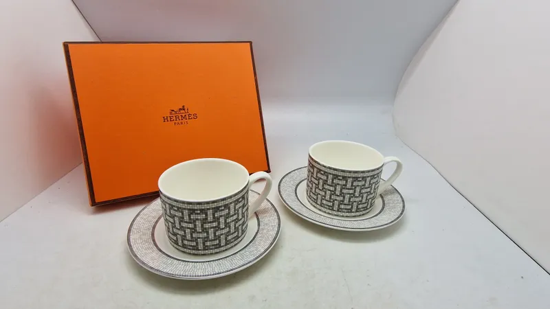 Originalt  Hermès porcelæns-sæt fra deres luksus-serie