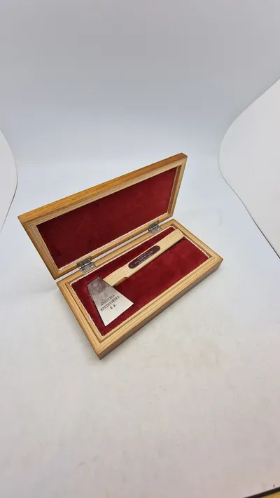 ceremoniel økse,Til søsætning af skib  fra Stocznia Szczecińska S.A. (Szczecin Skibsværft S.A.).