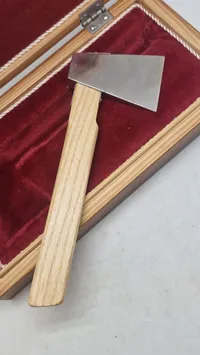 ceremoniel økse,Til søsætning af skib  fra Stocznia Szczecińska S.A. (Szczecin Skibsværft S.A.).