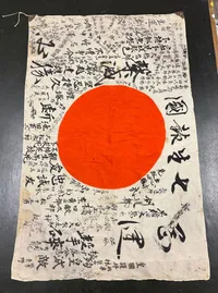 Original silke Japanese good-luck flag, hjembragt af US veteran fra slagmarhen. bodpletter