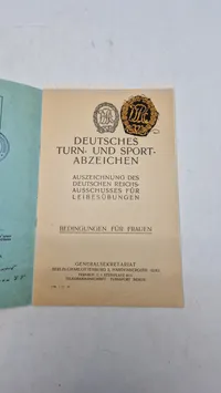 Original Deutsches Turn- und Sportabzeichen
für Frauen
Auszeichnung des Deutschen Reichsausschusses für Leibesübungen