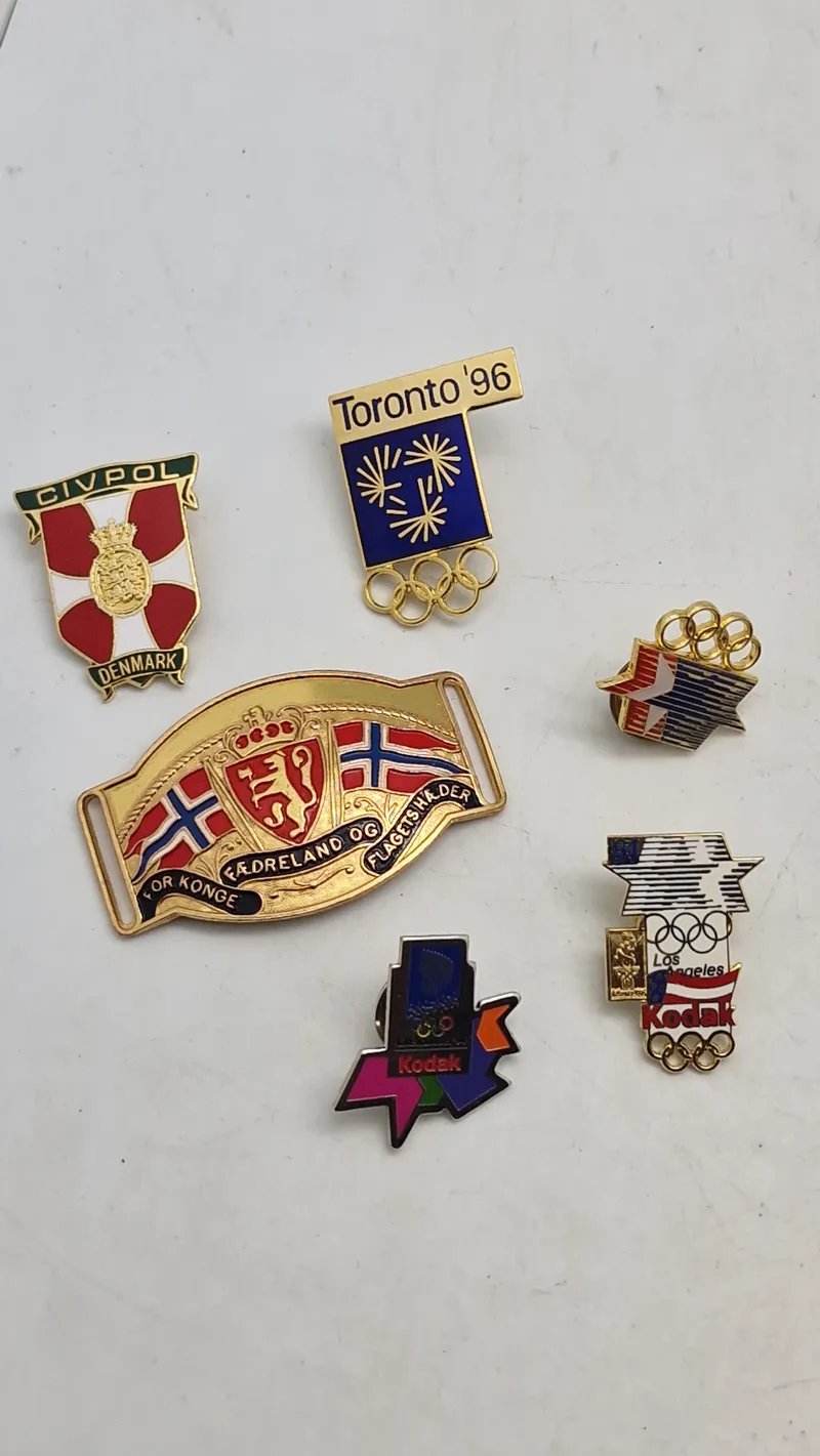 Samling diverse pins