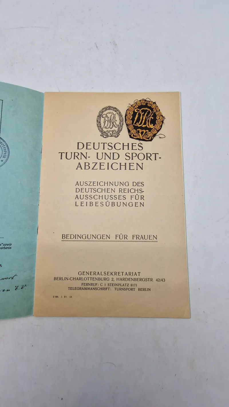 Original Deutsches Turn- und Sportabzeichen
für Frauen
Auszeichnung des Deutschen Reichsausschusses für Leibesübungen