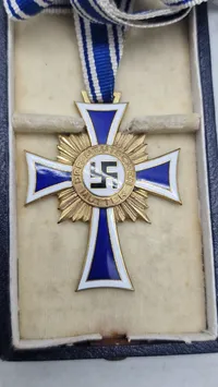 Originalt tysk Mutterkreuz 1.kl med æske og Hersteller