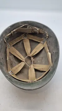 Original amerikansk hjelm - ww2 (anvendt af det danske forsvar efter krigen)