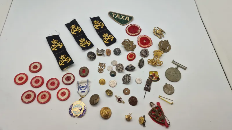 Samling pins og mærker