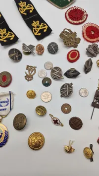 Samling pins og mærker