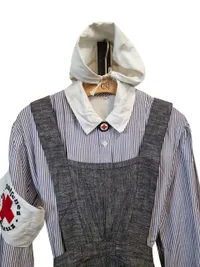 Sjælden original og komplet tysk DRK uniform fra ww2 (Helferin)