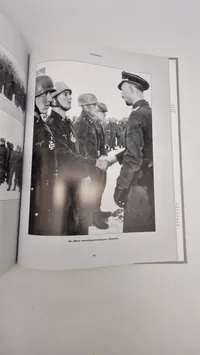 Along the Neva
GERMAN PARATROOPS OF THE IST BATTALION 3RD FALLSCHIRMJAGER REGIMENT ON THE RUSSIAN FRONT SEPTEMBER-NOVEMBER 1941