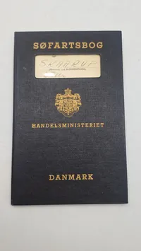 Samling lærebøger fra forsvaret