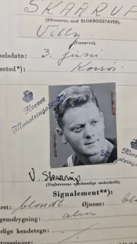 Samling lærebøger fra forsvaret