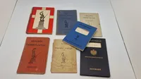 Samling lærebøger fra forsvaret