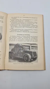Samling lærebøger fra forsvaret
