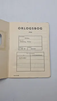 Samling lærebøger fra forsvaret