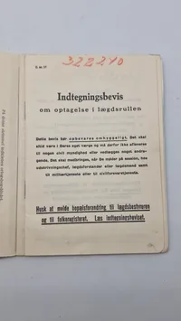 Samling lærebøger fra forsvaret
