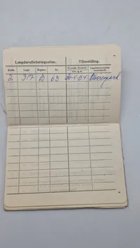 Samling lærebøger fra forsvaret
