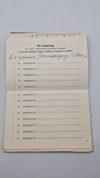 Samling lærebøger fra forsvaret