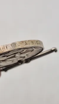 Original Britisk Krigsmedalje (British War Medal), en kampagnemedalje fra Storbritannien, der blev tildelt for tjeneste i Første Verdenskrig - Navngiven