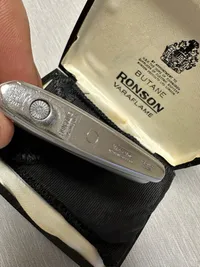 Original velholdt Ronson lighter i æske