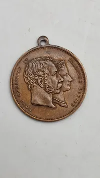 Original erindringsmedalje udstedt i anledning af guldbrylluppet mellem Kong Christian IX og Dronning Louise af Danmark den 26. maj 1892.