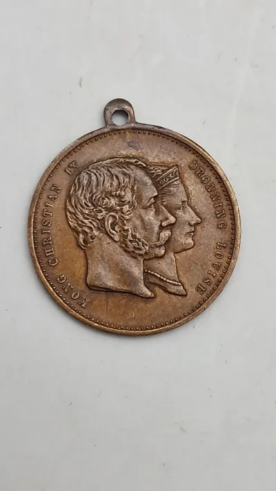 Original erindringsmedalje udstedt i anledning af guldbrylluppet mellem Kong Christian IX og Dronning Louise af Danmark den 26. maj 1892.
