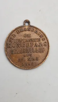 Original erindringsmedalje udstedt i anledning af guldbrylluppet mellem Kong Christian IX og Dronning Louise af Danmark den 26. maj 1892.