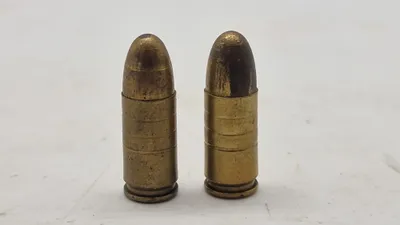 Originale 9 mm eksercerpatroner - bemærk den ene er produceret u Danmark under tysk kommando