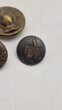 Samling knapper, bl.a. Akademisk Skyttekorps