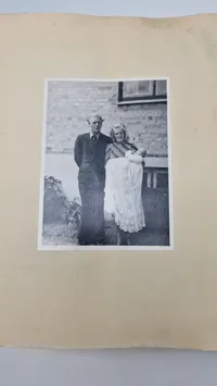Sjældent privat foto album fra CBU mand med foto af mord, sabotage mm