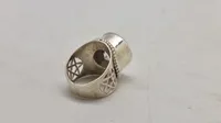 Stor sølvring (sterling) med klar sten st. 52